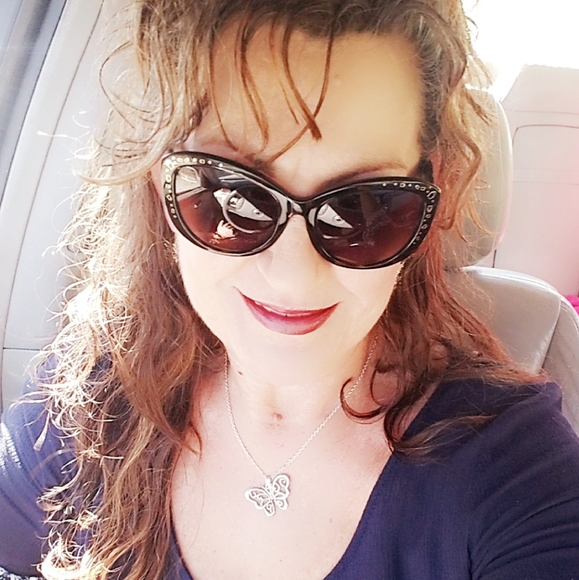 Meet your Posher, Kim - Picture 3 of 12